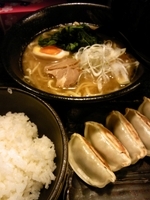 「ラーメン餃子定食980」@あじと屋の写真