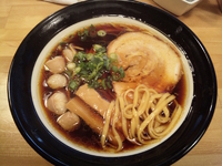 「大阪ブラック（700円）+国産極上丸腸ホルモン（250円）」@金久右衛門 梅田店の写真