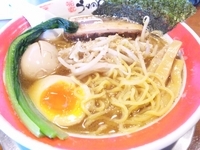 「坂戸ヘルシー醤油らーめん・無料クーポン味玉」@元家うめのや 坂戸にっさい本店の写真