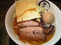 「さらとん 900円（+味玉）」@らーめん愉悦処 鏡花の写真