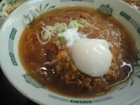 「おんたま旨辛ラーメン」@日高屋 神保町店の写真