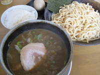 「つけ麺[800円]+半ライス[100円] w/味卵（震災復興チャ」@MENYA 食い味の道有楽の写真