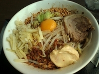 「特製まぜそば（中盛り、チーズ・ニンニク増し）」@ジャンクガレッジ 甲府昭和店の写真