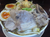 「亀家郎カレーラーメン（750円）+漬け玉子（100円）」@麺処 亀家の写真