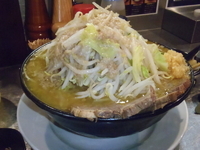 「冬季限定 カレー味噌らーめん（800円）+大盛（100円）+こま」@らーめん大 大久保店の写真