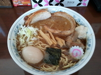 「中華そば 半肉盛り 味玉」@次念序の写真