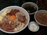 「まぜつけ（中） 1100円 （ニンニク・チーズ）」@ジャンクガレッジ 東京ラーメンストリートの写真