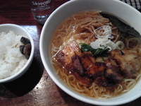 「チャーシュー麺（白）大盛り、半ライス」@自然洞 麺舗の写真