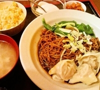 「乾陸（コーロー）ワンタン麺セット（ザーサイ・半炒飯・デザート付き」@新中華 一毛餛飩の写真