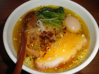 「金色の塩そば750円+味玉100円」@凌駕IDEAの写真