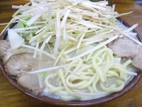 「ネギ塩チャーシューメン（麺固め）・キャベツ」@壱成家 南越谷本店の写真