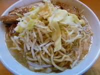 「ラーメン中 （ニンニク入り&全部普通）」@自家製太麺 ドカ盛 マッチョ 三ノ宮店の写真