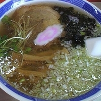 「塩ラーメン（ランチタイムご飯漬物サービス） ￥500」@ホームラン軒の写真