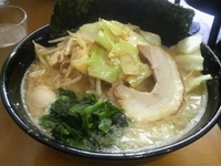 「ラーメン+キャベツもやし」@横浜家系ラーメン すずき家の写真