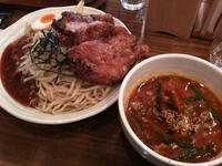 「旨辛つけ麺 500円 チャリティーイベント +メガ唐揚げ 300」@旨辛ラーメン 表裏の写真