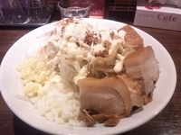 「まぜそば+豚まし+味玉+全増し」@製麺所 豚とこむぎ 2號の写真