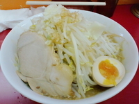 「ラーメン（並）200g（ヤサイちょっと増しニンニク）700円+生」@モッコリ豚の写真