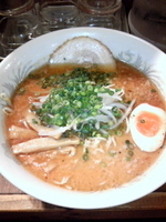 「黒ラーメン」@東京屋台ラーメン とんとん亭 大泉学園店の写真