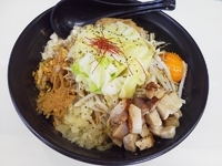 「一平まぜそば（ニンニク抜き）+中盛（+100g）」@らーめん 成都の写真