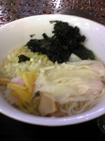 「柚子塩ラーメン海老ワンタン入り 680円だったかな?」@中央自動車道 談合坂SA 上りフードコートの写真