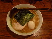 「宝堂とんこつ醤油らーめん+味付玉子」@宝堂の写真