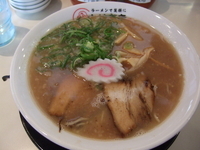 「醤油とんこつラーメン」@中村商店 寝屋川きんせいの写真