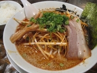 「辛ねぎ味噌[860円]+（サービス小ライス  0円）」@味噌屋せいべえ 濃厚完熟味噌拉麺 新橋店の写真