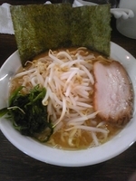 「らーめん（並盛）  +もやし ￥600円+￥50円」@伝家 志木店の写真