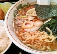 「Bセット（太麺）ラーメン・半ライス・コロッケ・おしんこ（750円」@喜多方らーめん 京まさの写真