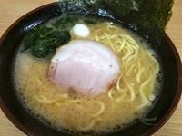 「ラーメン（固め濃いめ多め）（650円）」@恵比寿家の写真