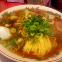 「特製醤油ラーメン大盛り・背脂少なめ 750円」@ラーメン魁力屋 南行徳店の写真