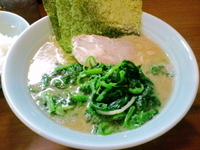 「ラーメン600円（麺固め）+サービスライス（無料）」@横浜家系ラーメン 五十三家の写真