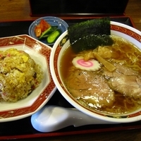 「ラーメンとミニチャーハン735円」@かなざわ亭の写真