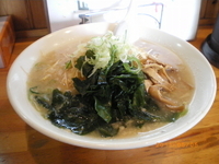 「三色ラーメン（メンマ・ネギ・ワカメ）￥800 中盛￥100」@がんこやラーメン金賞堂の写真