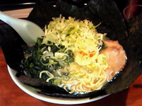 「塩とんこつラーメン（固め）￥650+ほうれん草￥100+のり￥1」@きたくり家 港南台店の写真