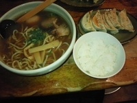 「特醸醤油ラーメン（¥650）大盛り（¥100）焼き餃子（¥350」@博士ラーメン 別館の写真