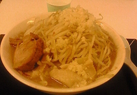 「ラーメン 中 ニンニク アブラ ￥720」@ジャンクガレッジ イオンレイクタウンmori店の写真