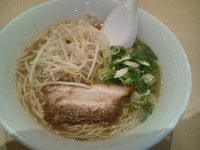 「ねぎもやしのせ廣島中華そば」@廣島中華そば  兎 上尾店の写真