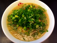 「ラーメン大盛り+九条ネギ」@京都銀閣寺 ますたにラーメン 日本橋本店の写真