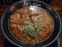 「黒虎らーめん」@麺’s room 神虎 肥後橋店の写真