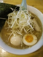 「醤油ネギラーメン（味玉トッピング）」@ラーメン三太 モール街店の写真