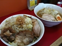 「らーめん（中）700円+ 豚250円 （ヤサイ・ニンニク・カラメ」@モッコリ豚の写真