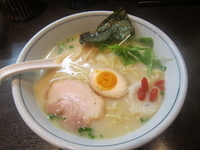 「熟成塩ラーメン730円大盛100円+餃子（サービス）」@らーめん しおの風 INさいたまの写真