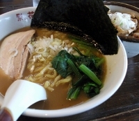 「横浜とんこつ+ピリ辛メンマ丼」@梨の花の写真