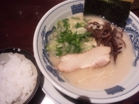 「白らぅめん ￥670+半ライス（サービス）」@三代目 ◯助 MARUSUKEの写真