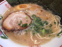 「ラーメン（煮卵+のり）750円替え玉100円」@元祖とんこつ 久留米ラーメン 山亭の写真