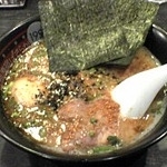 「にんにくとんこつ(黒)ラーメン + 煮玉子」@元祖原宿ばさらか1994の写真