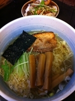 「塩らぁめん（680円）+肉ぽんご飯（100円）」@濱塩らぁめん 白虎の写真