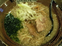 「燕三条醤油ラーメン」@新潟進化系ラーメン 俺たち越後や! 新宿御苑店の写真