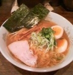 「らーめん+卵」@めん屋 八蔵の写真